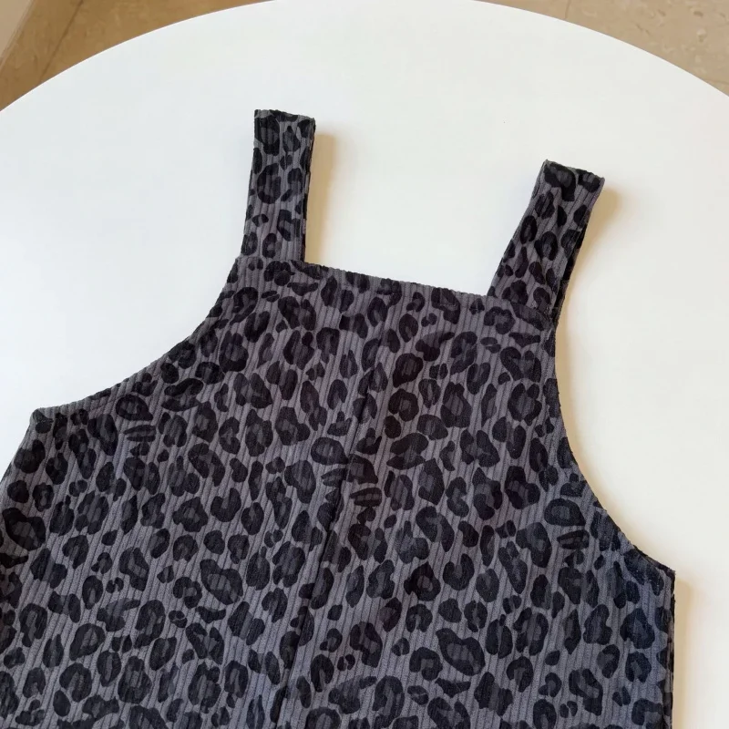 LeopardChic – Alla moda e comode – Salopette da bambina con stampa leopardata