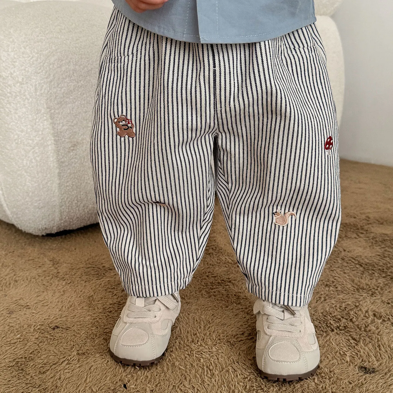 LittlePatch – Morbidi e comodi – Pantaloni per bambini con dettagli ricamati