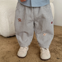Thumbnail for LittlePatch – Morbidi e comodi – Pantaloni per bambini con dettagli ricamati
