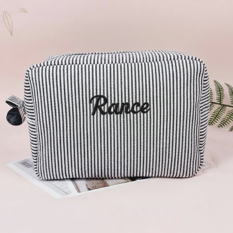 Striped Name Pouch – Personalizzata ed elegante – Trousse