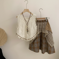 Thumbnail for TinyTrends – Boho chic e carino – Top all’uncinetto con gonna a quadri
