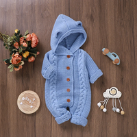 Thumbnail for SoftKnit – Caldo e carino – Tutina da neonato lavorata a maglia con cappuccio