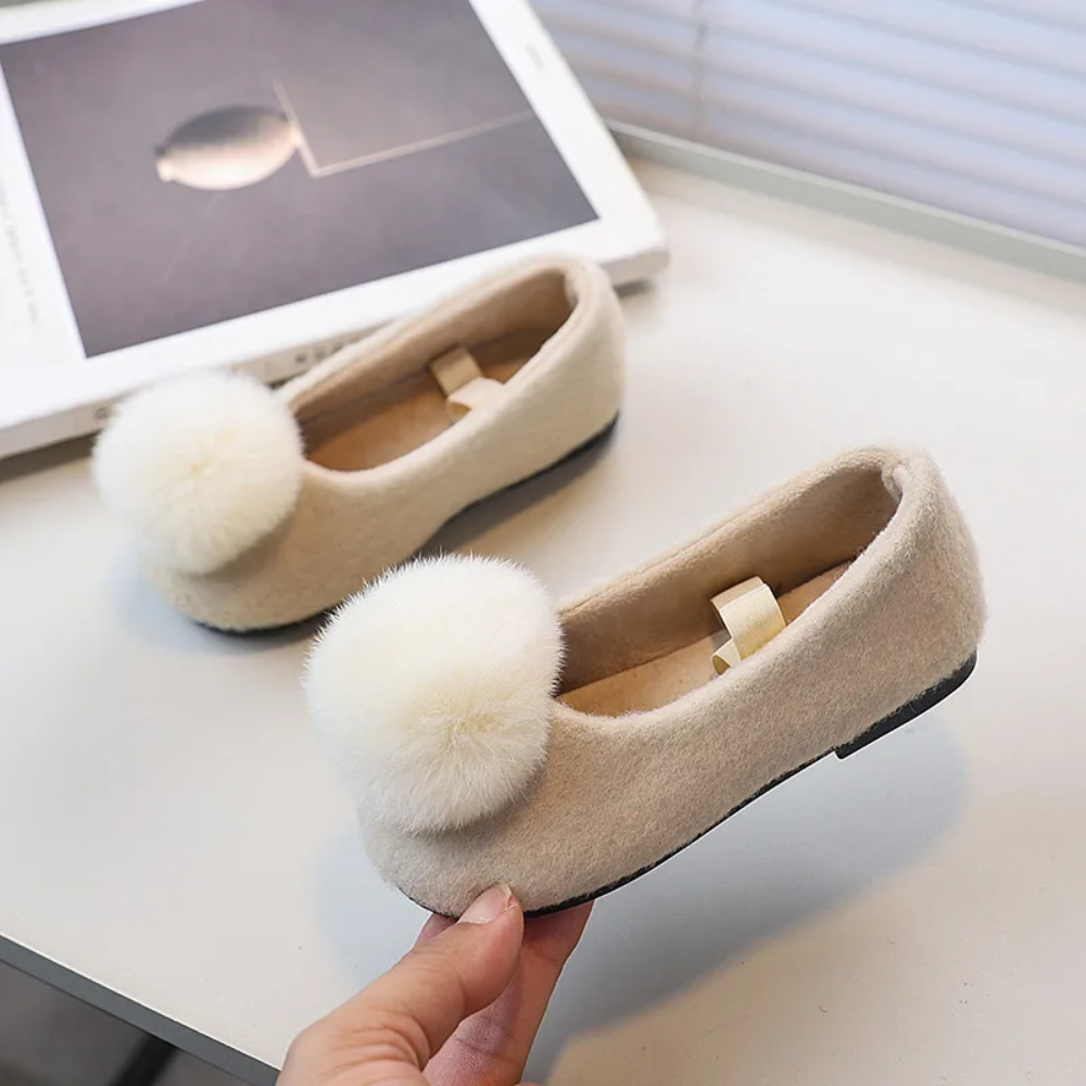 SoftSteps –  Calde e morbide – Scarpette da bambina con pompon in peluche