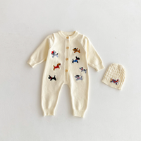 Thumbnail for PlayfulKnit – Morbido e carino – Tutina per neonati lavorata a maglia con stampa a cagnolini