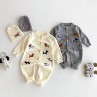 Thumbnail for PlayfulKnit – Morbido e carino – Tutina per neonati lavorata a maglia con stampa a cagnolini