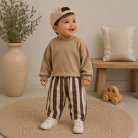 Thumbnail for SoftStripe – Morbidi e comodi – Pantaloncini per neonati con motivo a righe