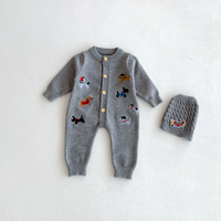 Thumbnail for PlayfulKnit – Morbido e carino – Tutina per neonati lavorata a maglia con stampa a cagnolini