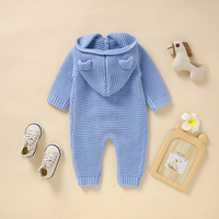 Thumbnail for SoftKnit – Caldo e carino – Tutina da neonato lavorata a maglia con cappuccio