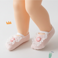 Thumbnail for SweetFeet – Morbide e carine – Calzini per neonati con fiori e pizzo
