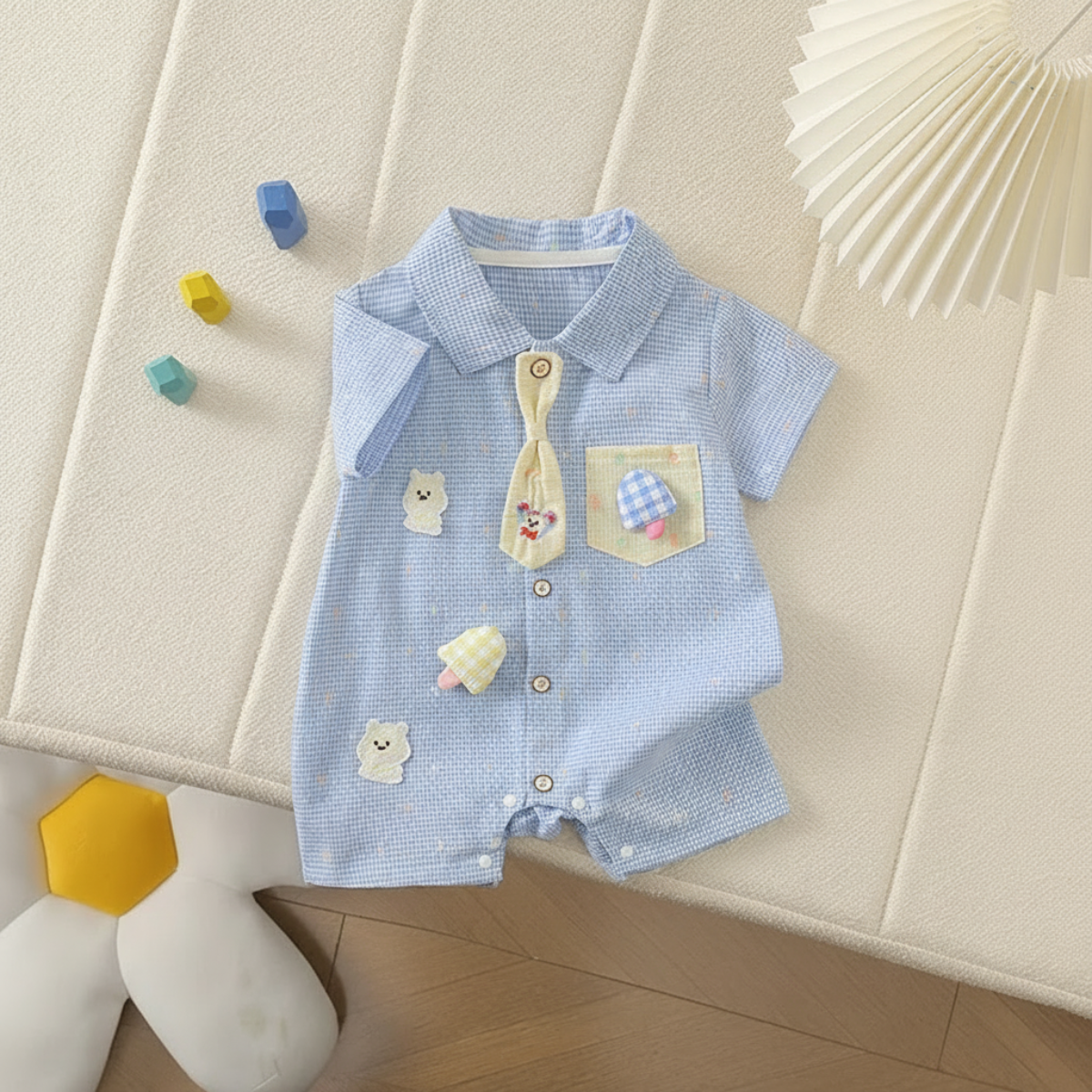 KiddoStyle – Carino e morbido – Tuta per bambini con cravatta e toppa