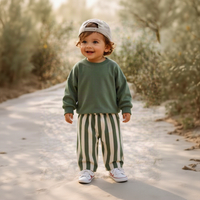 Thumbnail for SoftStripe – Morbidi e comodi – Pantaloncini per neonati con motivo a righe