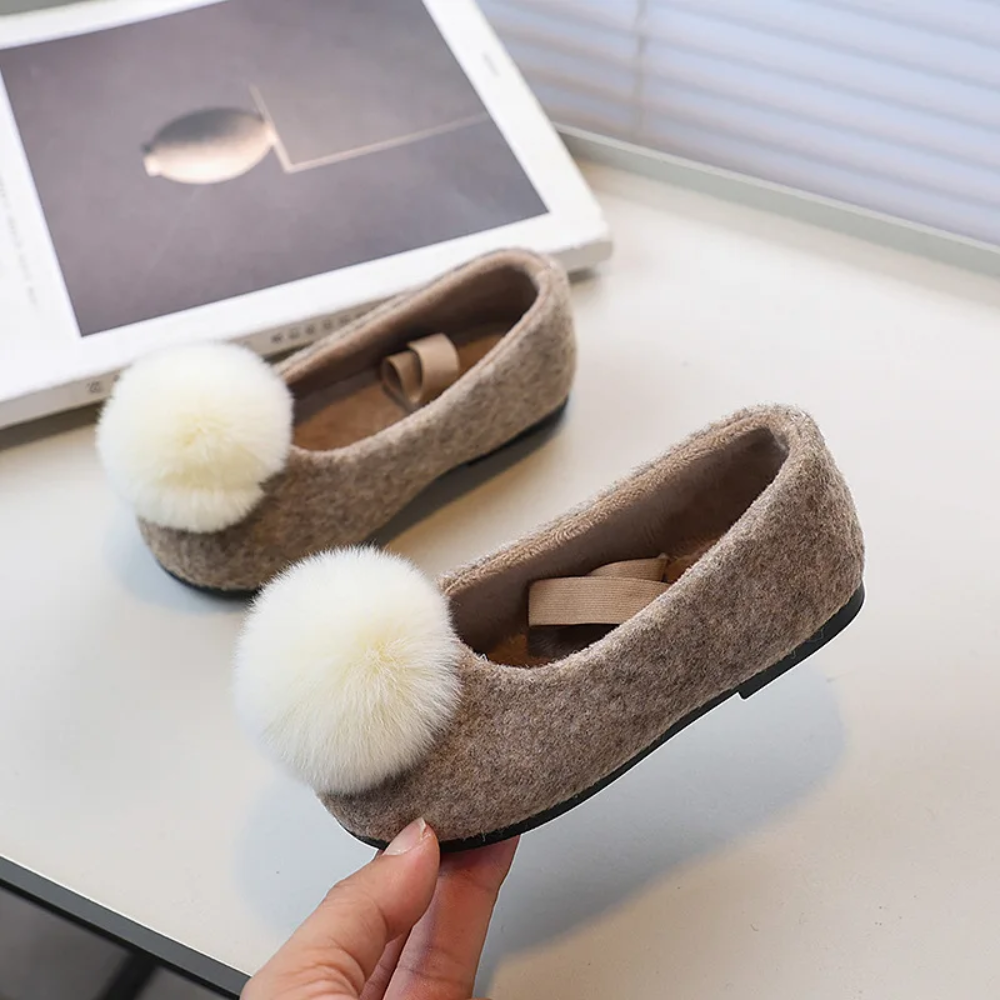 SoftSteps –  Calde e morbide – Scarpette da bambina con pompon in peluche