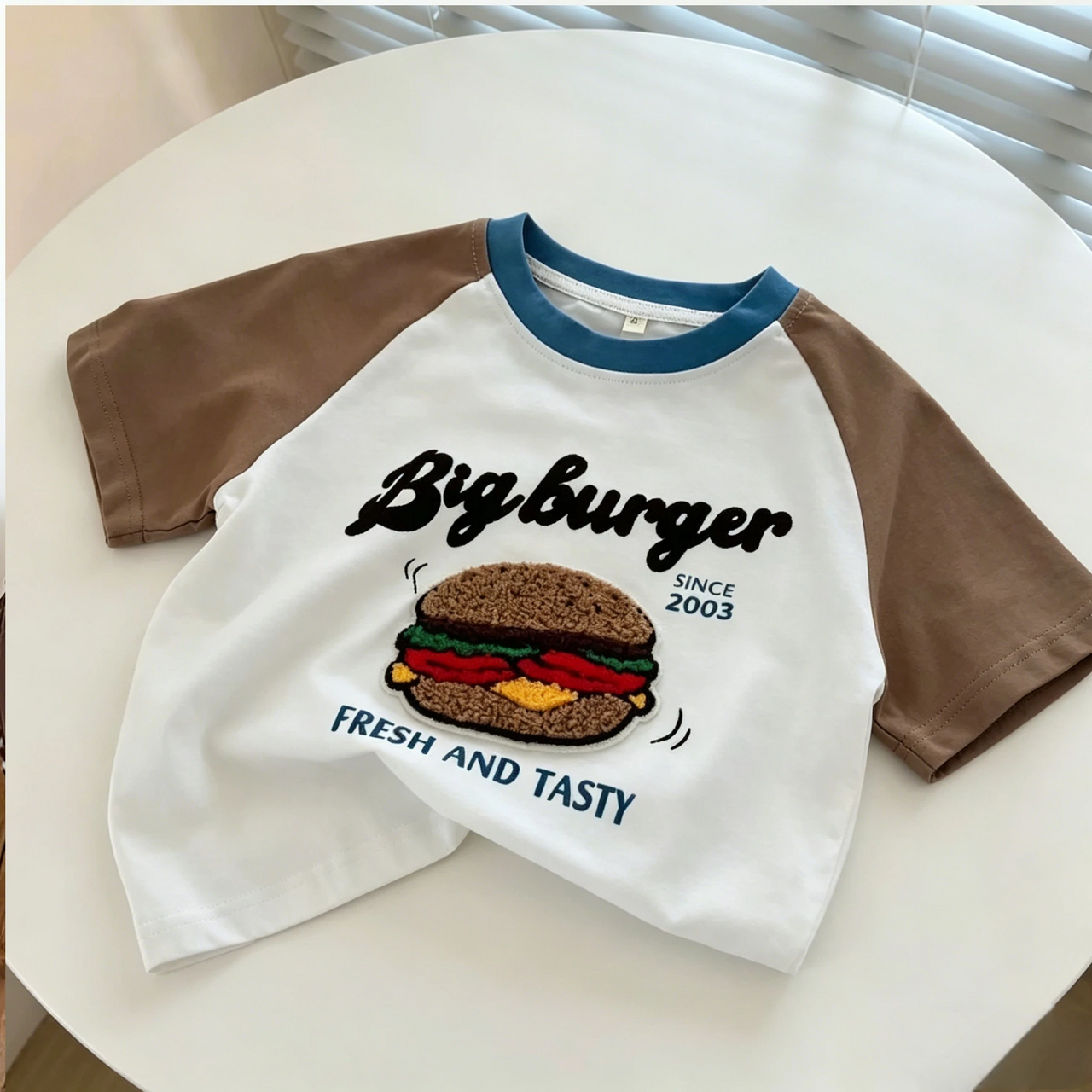 StreetBoy – Grintosa e comoda – Maglietta per bambini con maniche raglan e stampa