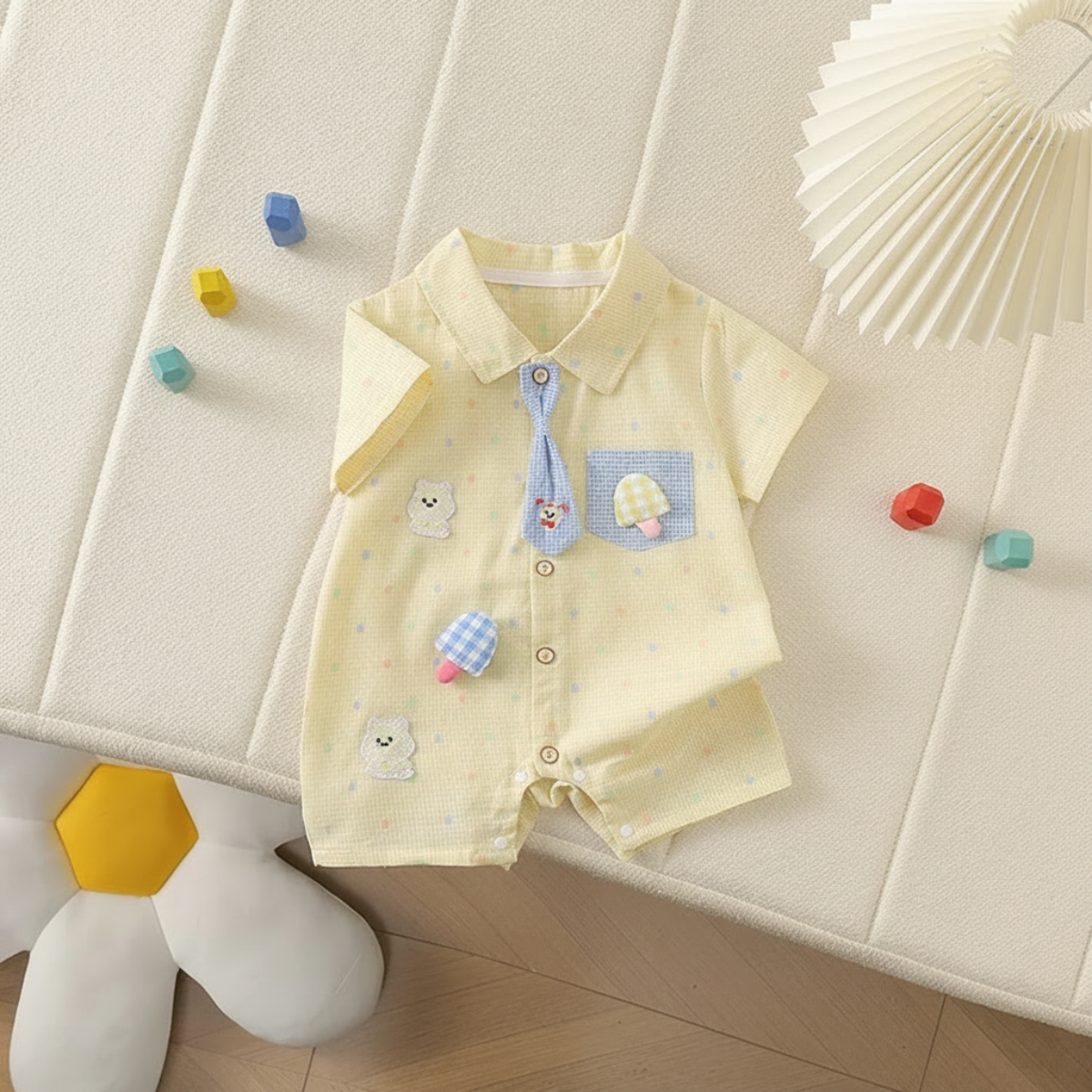 KiddoStyle – Carino e morbido – Tuta per bambini con cravatta e toppa