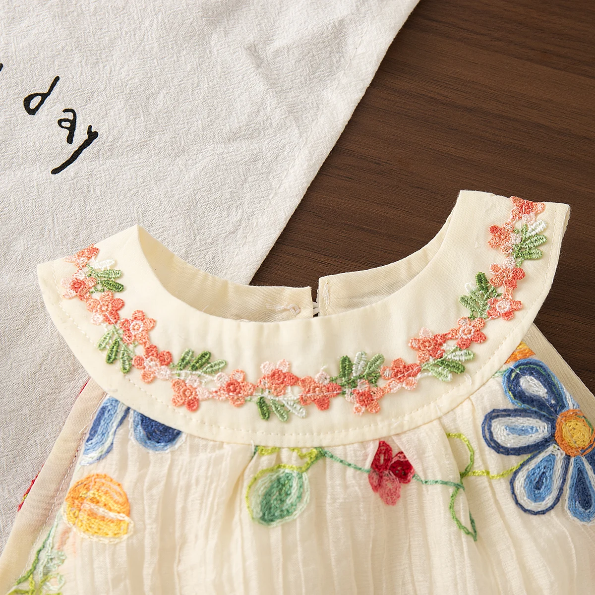 MiniFlora – Leggero e grazioso – Abito ricamato per bambine