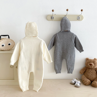 Thumbnail for PlayfulKnit – Morbido e carino – Tutina per neonati lavorata a maglia con stampa a cagnolini