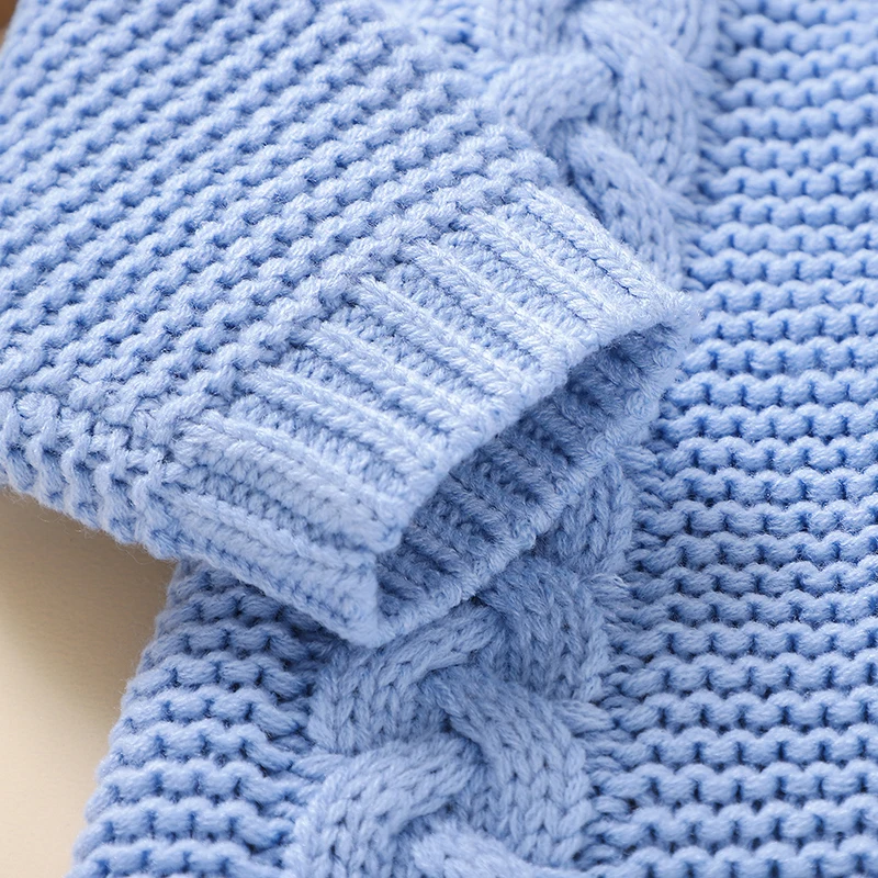 SoftKnit – Caldo e carino – Tutina da neonato lavorata a maglia con cappuccio