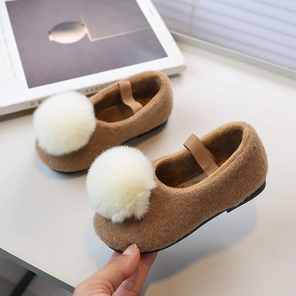 SoftSteps –  Calde e morbide – Scarpette da bambina con pompon in peluche