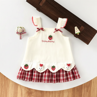 Thumbnail for BerryBloom – Dolce e comoda – Abito da bambina con toppa a forma di fragola e coniglietto