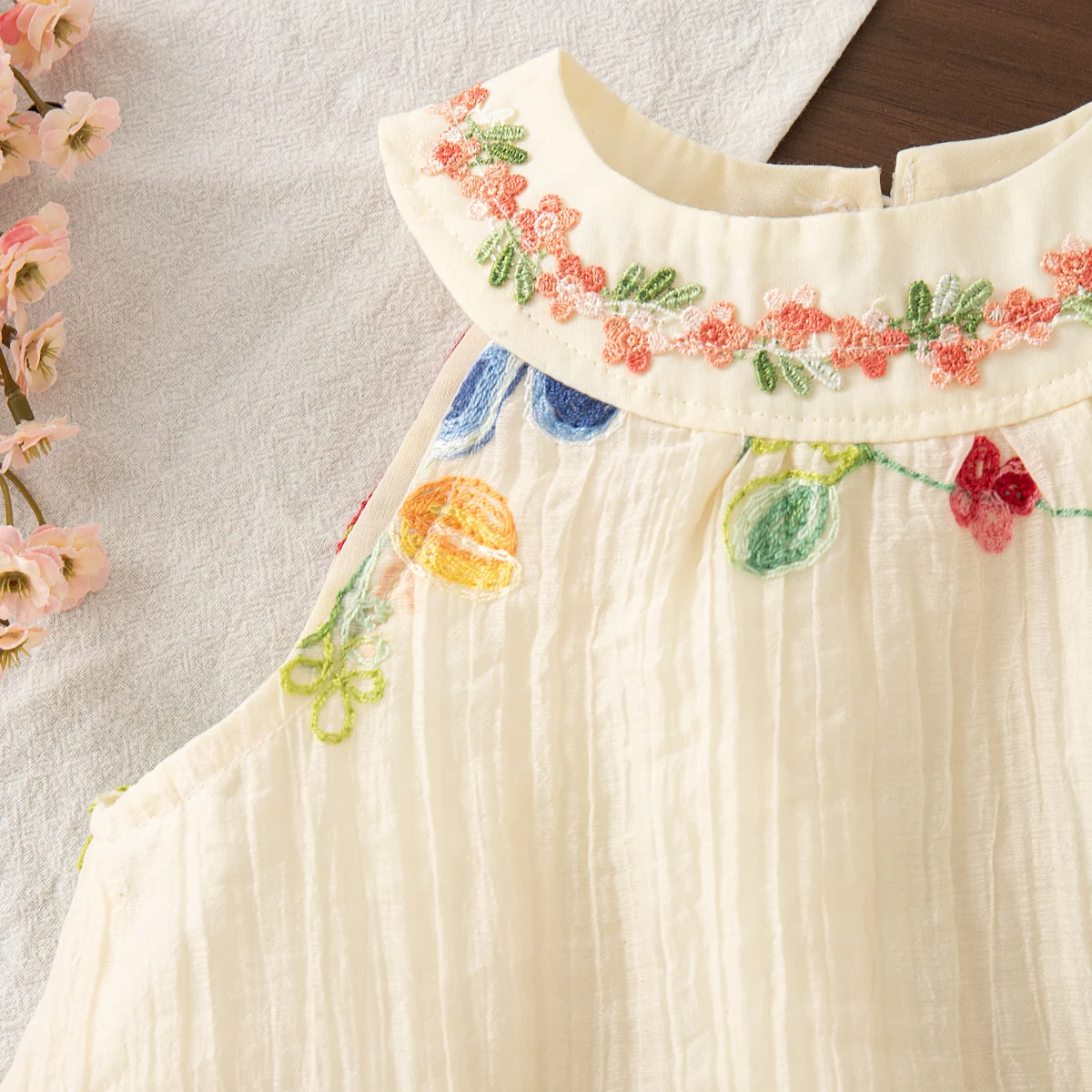 MiniFlora – Leggero e grazioso – Abito ricamato per bambine