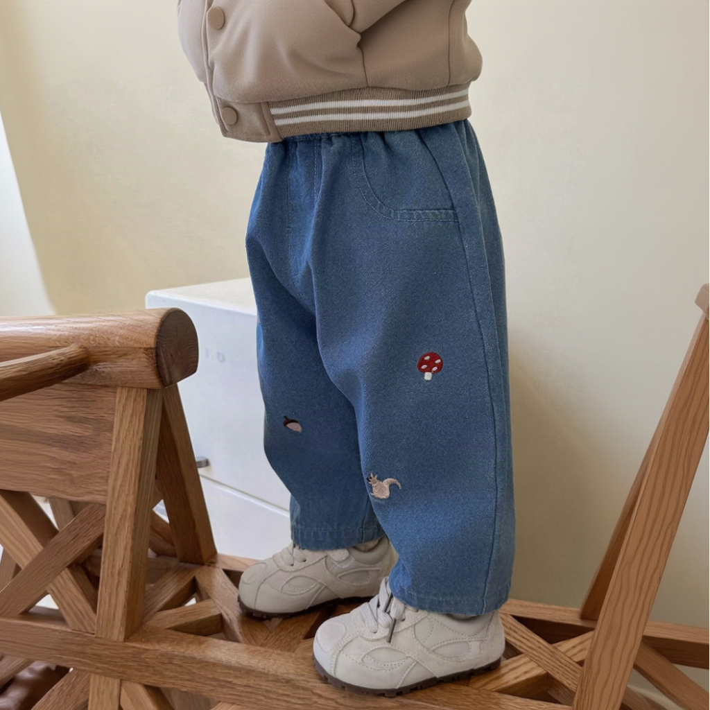 LittlePatch – Morbidi e comodi – Pantaloni per bambini con dettagli ricamati