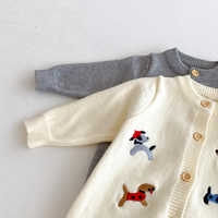 Thumbnail for PlayfulKnit – Morbido e carino – Tutina per neonati lavorata a maglia con stampa a cagnolini