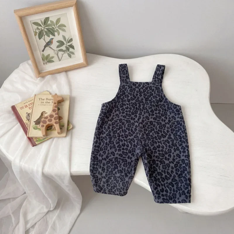 LeopardChic – Alla moda e comode – Salopette da bambina con stampa leopardata