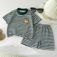 Thumbnail for Kids Stripe Outfit – Tendenza e comfort – Outfit estivo per bambini