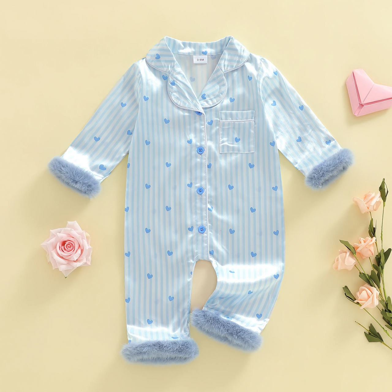 TinyLove – Morbido e caldo – Tuta per neonati con stampa a cuoricini e dettagli in peluche
