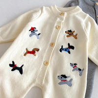 Thumbnail for PlayfulKnit – Morbido e carino – Tutina per neonati lavorata a maglia con stampa a cagnolini