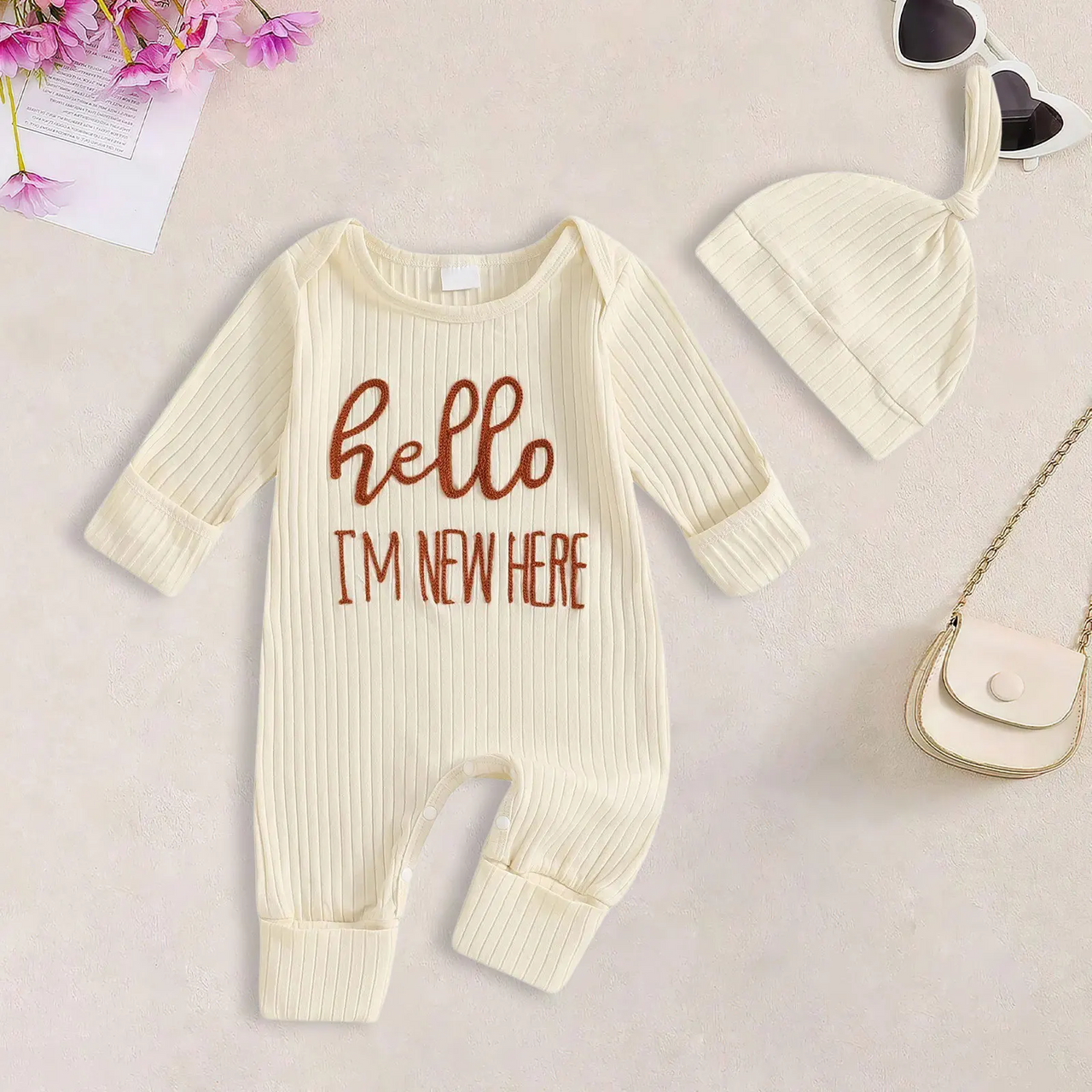 CuddleBaby – Ciao, sono nuova qui – Set composto da tutina per neonati e berretto