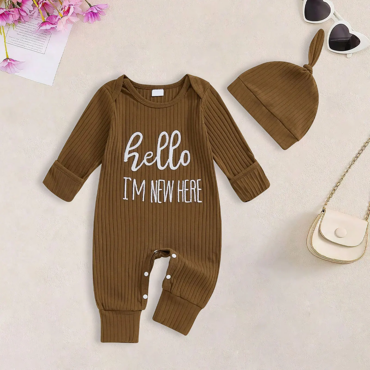 CuddleBaby – Ciao, sono nuova qui – Set composto da tutina per neonati e berretto