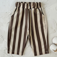 Thumbnail for SoftStripe – Morbidi e comodi – Pantaloncini per neonati con motivo a righe