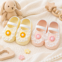 Thumbnail for SweetFeet – Morbide e carine – Calzini per neonati con fiori e pizzo
