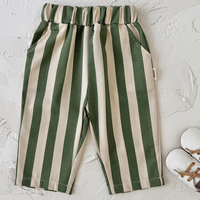 Thumbnail for SoftStripe – Morbidi e comodi – Pantaloncini per neonati con motivo a righe