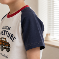 Thumbnail for StreetBoy – Grintosa e comoda – Maglietta per bambini con maniche raglan e stampa