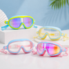 AquaVision – Protezione antiappannamento e anti-UV regolabile – Occhialini da nuoto in silicone con tappi per le orecchie