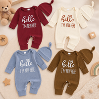 Thumbnail for CuddleBaby – Ciao, sono nuova qui – Set composto da tutina per neonati e berretto