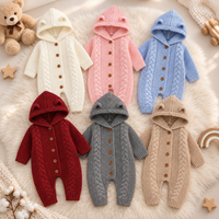 Thumbnail for SoftKnit – Caldo e carino – Tutina da neonato lavorata a maglia con cappuccio