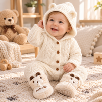 Thumbnail for SoftKnit – Caldo e carino – Tutina da neonato lavorata a maglia con cappuccio