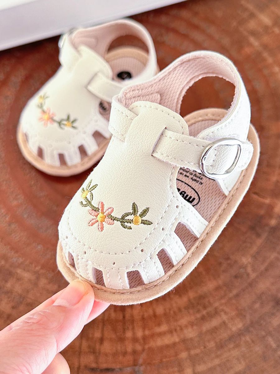 TinyPetals – Comfort e stile – Sandali per neonati con ricamo floreale