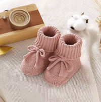 Thumbnail for SnuggleSteps – Caldi e morbidi – Scarpine da neonato lavorate a maglia