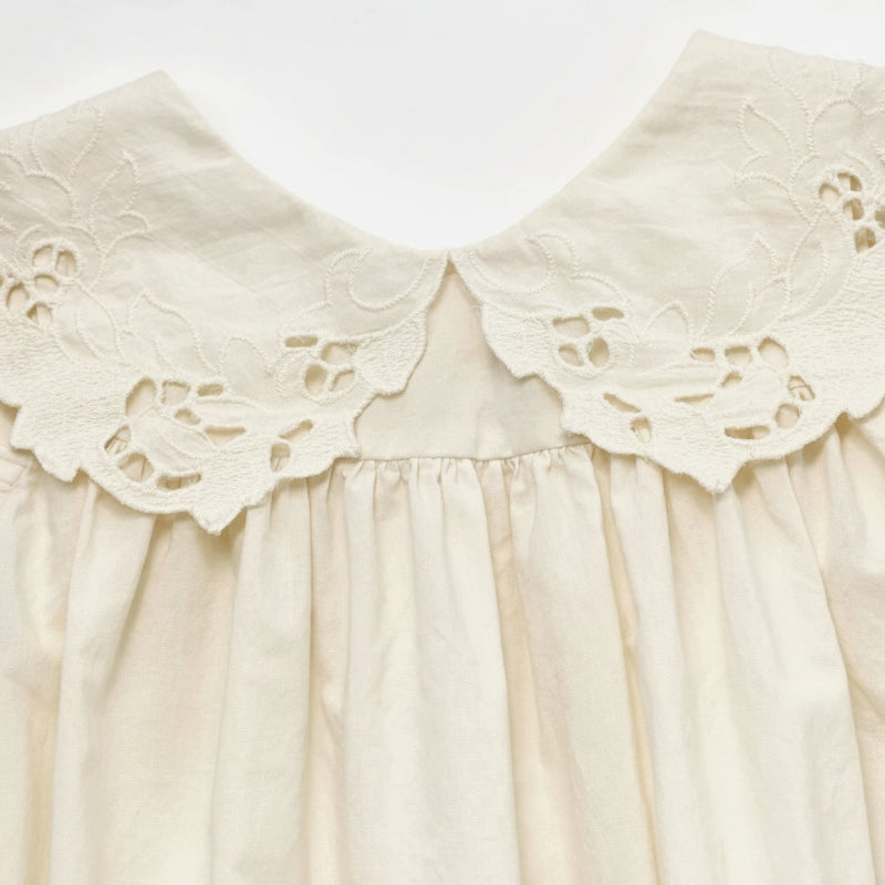 Sleeveless Dress – Elegante e comoda – Abito con collo in pizzo
