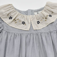 Thumbnail for Princess Dress – Elegante e comoda – Abito con collo ricamato