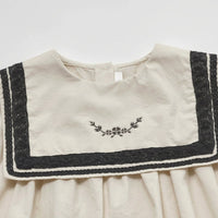 Thumbnail for Sailor Top – Elegante e comoda – Camicia con dettagli in pizzo e maniche a sbuffo