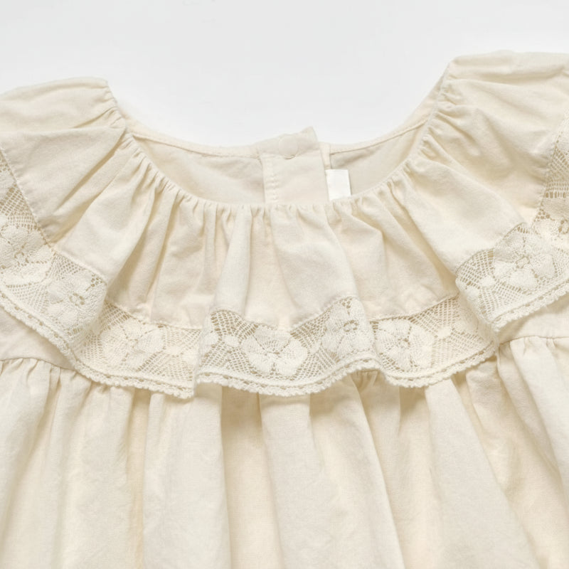 Ruffle Collar Top – Elegante e comodo – Top con collo decorativo e maniche a sbuffo