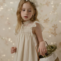 Thumbnail for Sleeveless Dress – Elegante e comoda – Abito con collo in pizzo