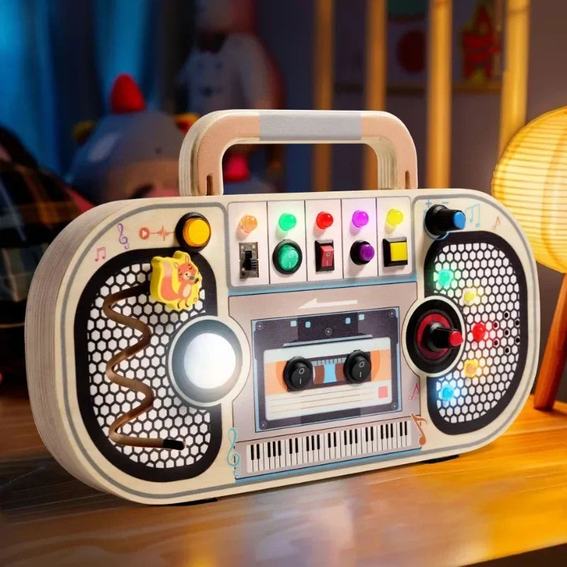 Wooden Busy Board – Motricità e interazione – Attività con il pannello musicale