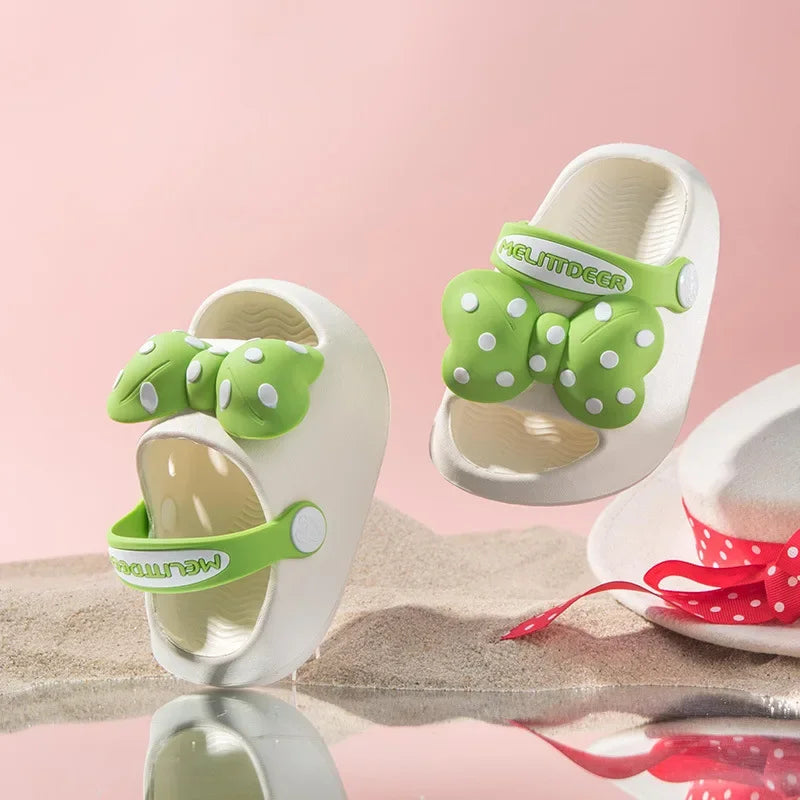 Mini Fashion – Allegro e sicuro – Pantofole da spiaggia a pois