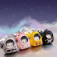 Thumbnail for Glowing Astronaut Charm – Carino e luminoso – Portachiavi a forma di astronauta